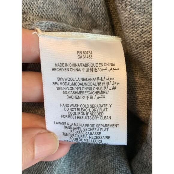 BCBG Max Azria gray short sleeves buttoned cardigan sweater M - Picture 4 of 9